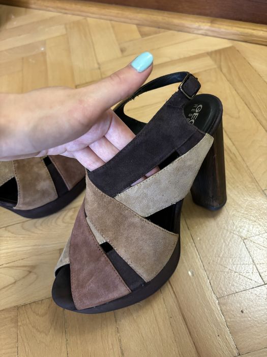 Sandale cu toc din piele intoarsa Geox