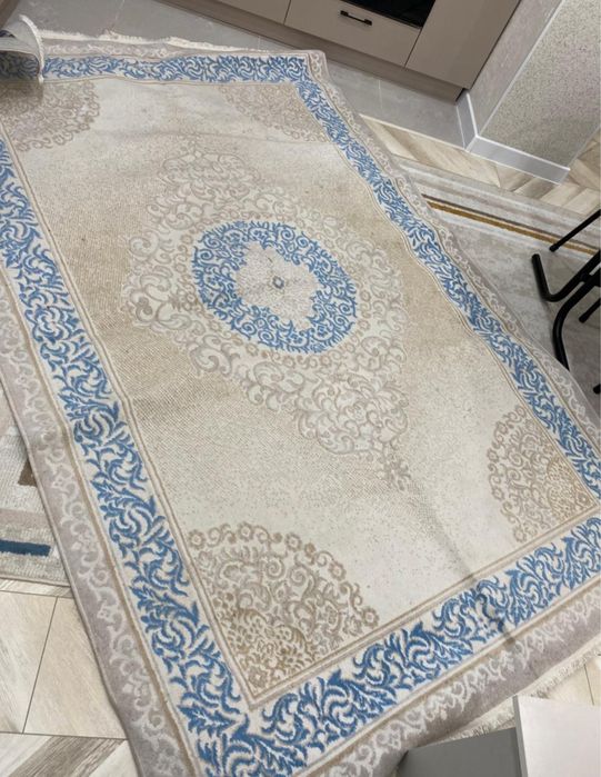 Ковер сатылады 2 штук