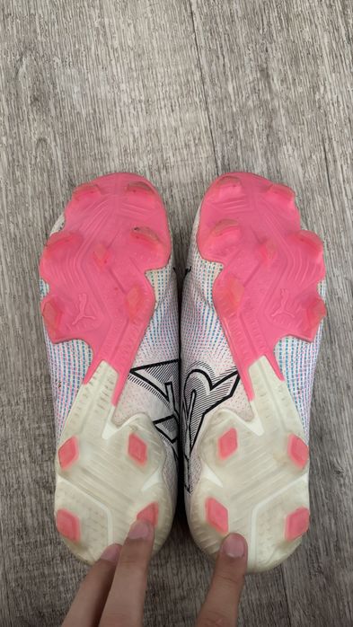 Продам футбольные бутсы