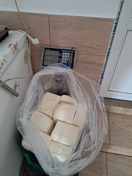 Telemea Proaspătă de vaca Caș puțin Sărat.