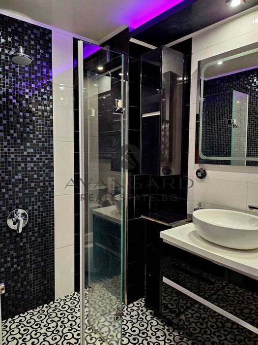 Продава се Тристаен апартамент в Пловдив, Кючук Париж - 100 кв.м за 2100 €/кв.м - Снимка #9