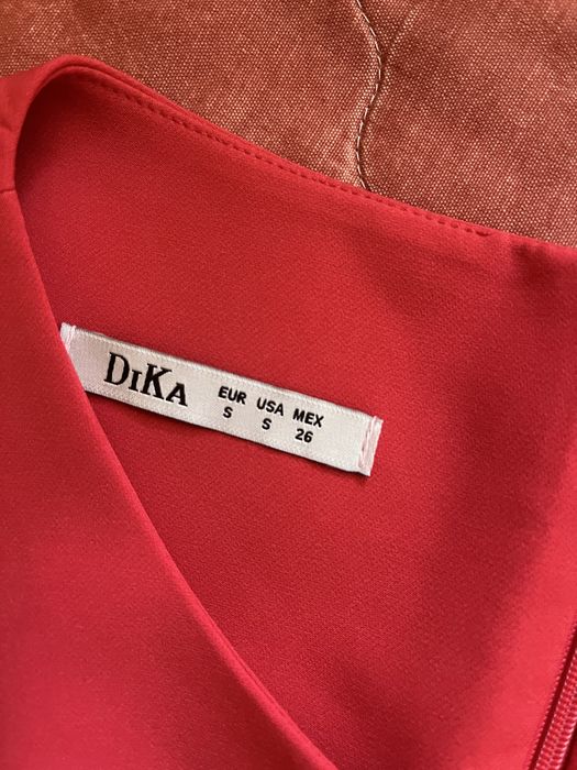 Розова рокля Dika