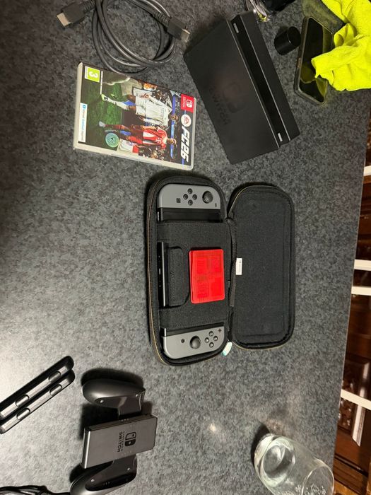 Nintendo Switch  + 4 jocuri FULL BOX