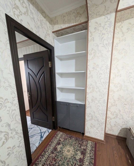 Uy sotiladi 2 xona 8 etaj 9 etajli dom 60 m2