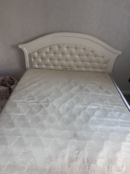Продам спальную кровать