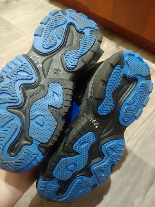 Продам новые зимние ботинки