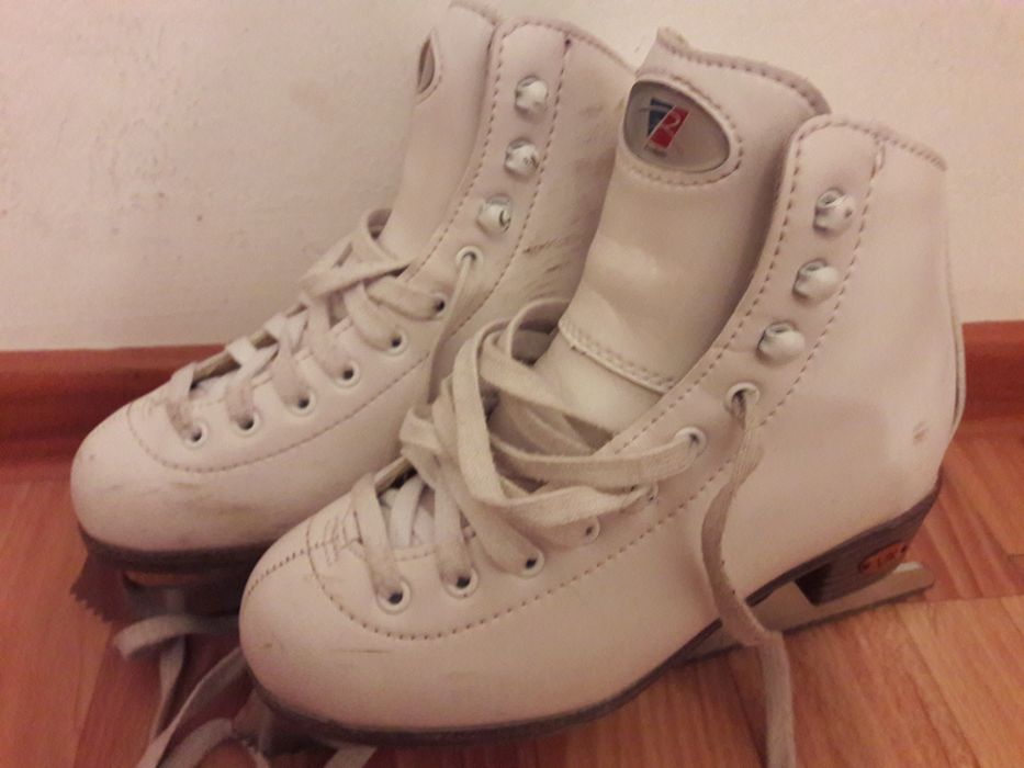 Продам фигурные коньки  Riedell