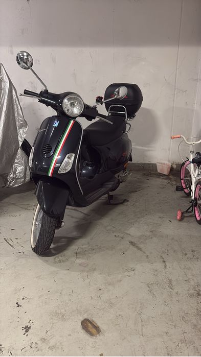 Vespa LX 4T 49cc Black