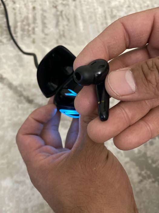 Продам наушники новые