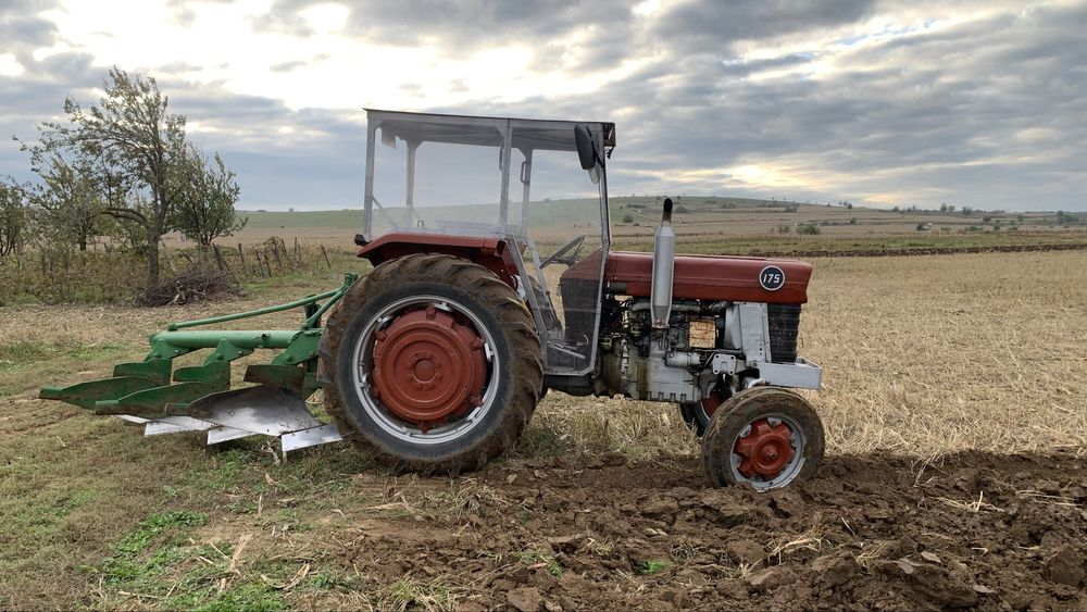 Massey Ferguson 175 (Plug ,Semanatoare si Disc)