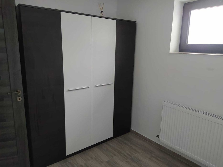 Ofer spre închiriere apartament cu trei camere Târgu Neamț