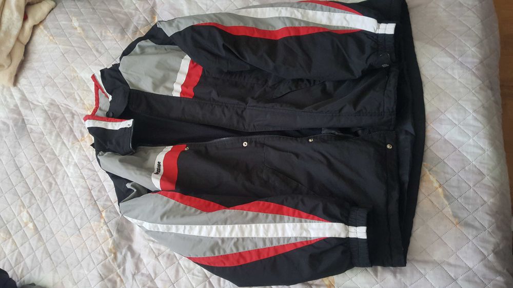 Продавам две зимни якета размер 2XL ,едно размер М ,