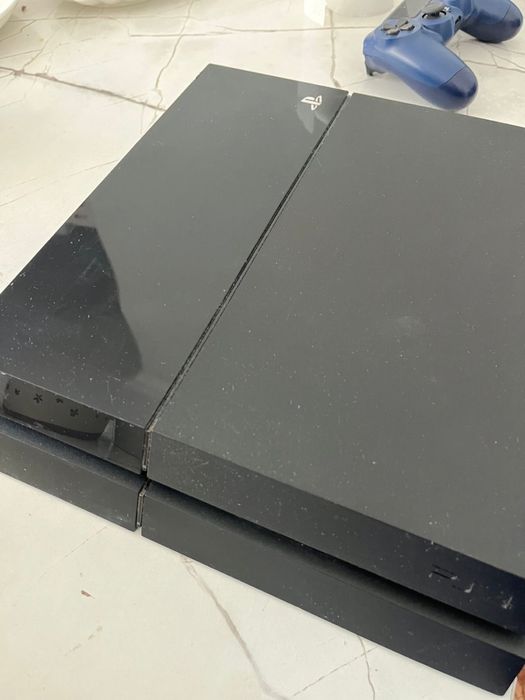 Продам игровую приставку Sony Playstation 4
