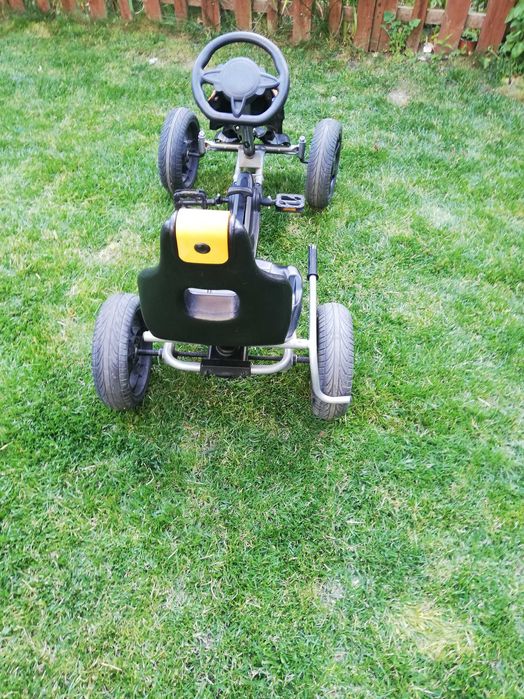 Голяма детска кола с оедали