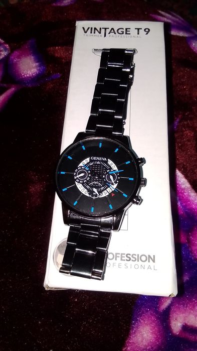 Новые часы стильные.