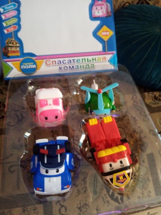 Машинки роботы  новая.