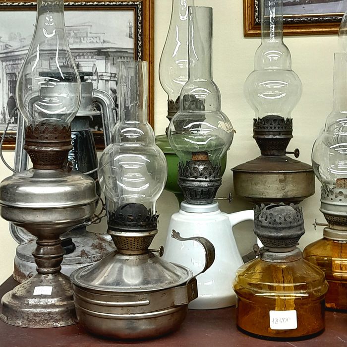 Керосиновые лампы эпохи СССР.