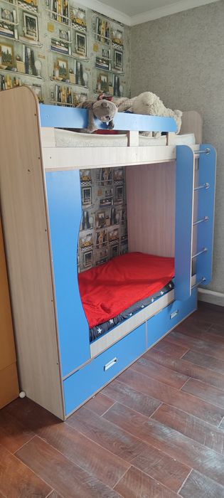 Двухъярусная кровать