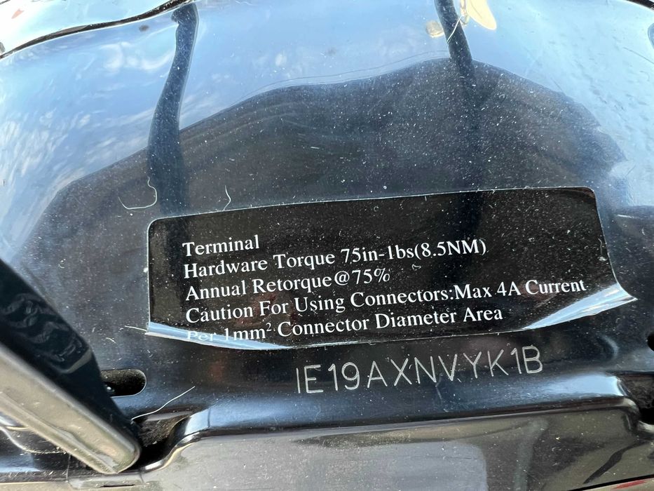 Продавам ИНВЕРТОР с кабели и акумулатор за кола/бус/каравана/кемпер!!