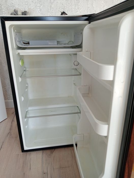 Продам холодильник 83см