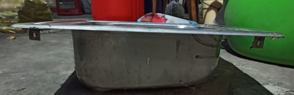 Металлическая раковина из хорошего нержавеющего материала