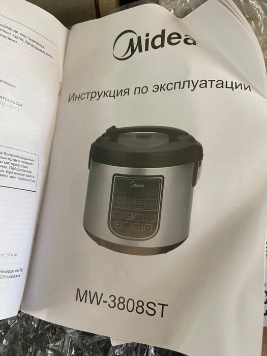 Мультиварка Midea в отличном состоянии