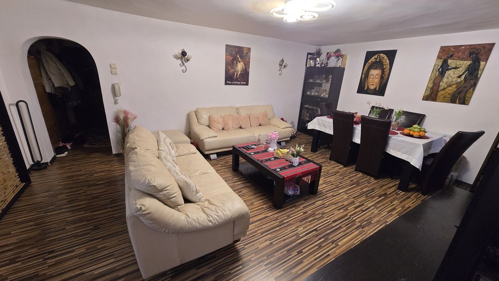 Apartament 3 camere spațios