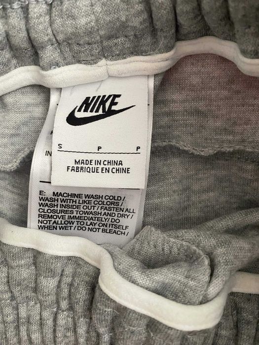 Pantaloni Nike tech