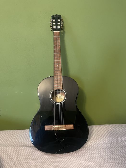 Chitara fender noua, o coarda lipsa, dar am comandat altele noi