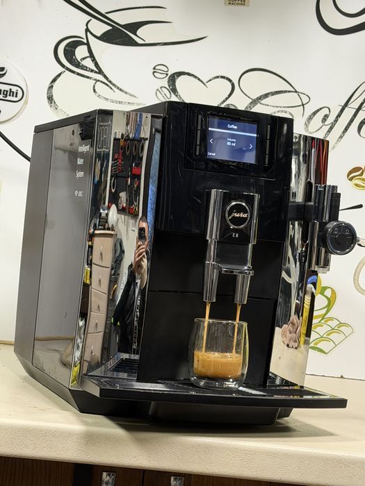 Кафемашина кафе автомат JURA E8 с гаранция