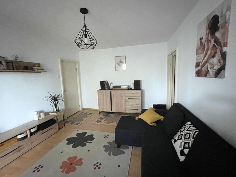 Cameră disponibilă în apartament – Piața Tractorul