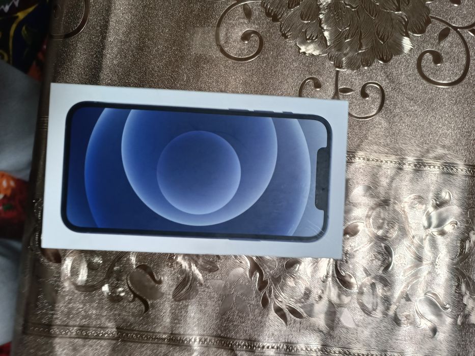 Айфон 12 сотилади