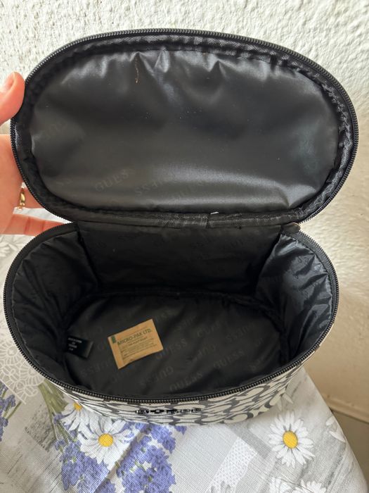 Geanta cosmetice Guess originală