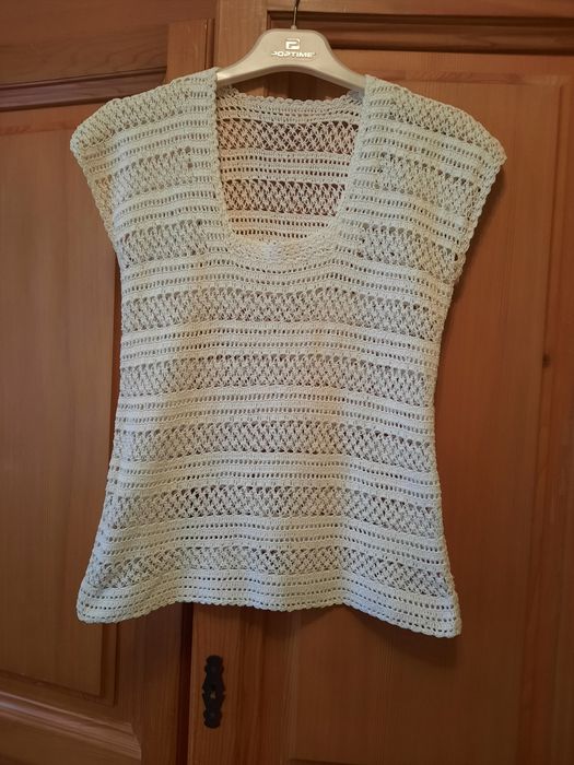 Delicata bluza crosetata manual mărimea S