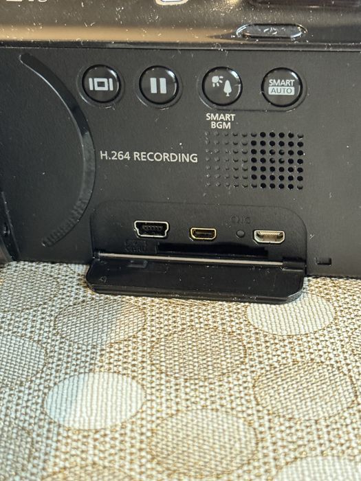 Видеокамера Samsung HMX-F80