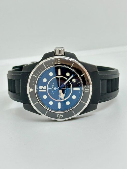 Продам часы Chanel J12 Automatic