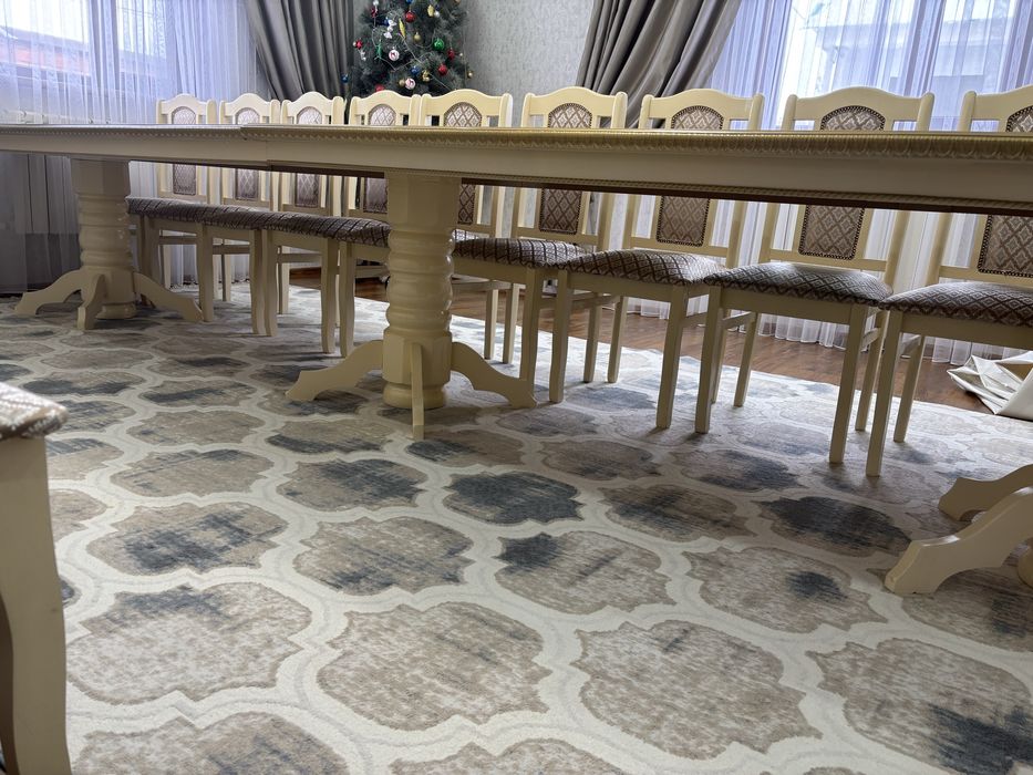 Продается стол со стульями