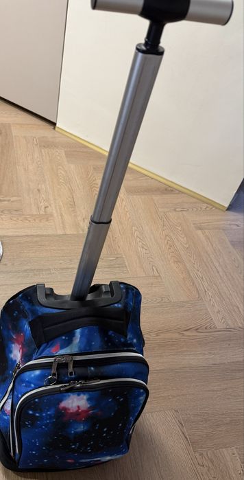 Чемодан на колесах. Сумка фигуриста