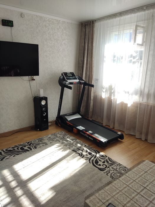 Продам  беговую дорожку GENAU Evolution M800