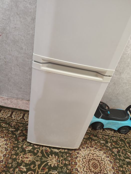 Холодильник белый
