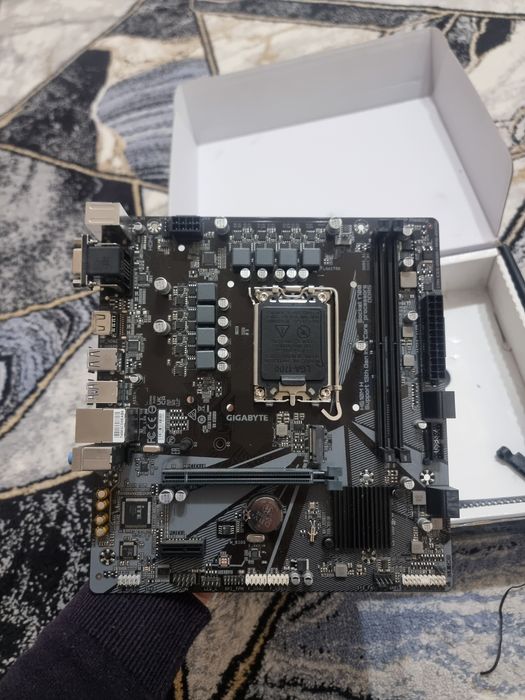 Продам материнская плата Gigabyte H610M