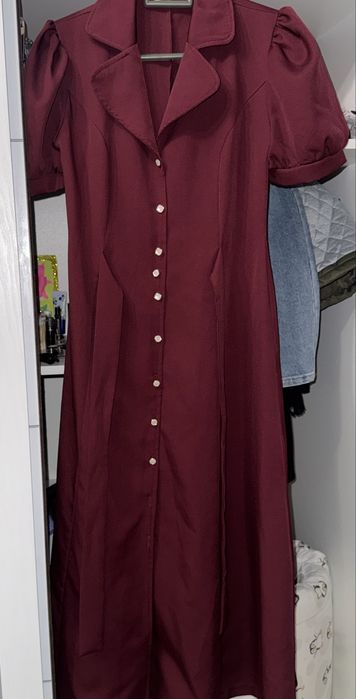 Продам платье размер S бордовый