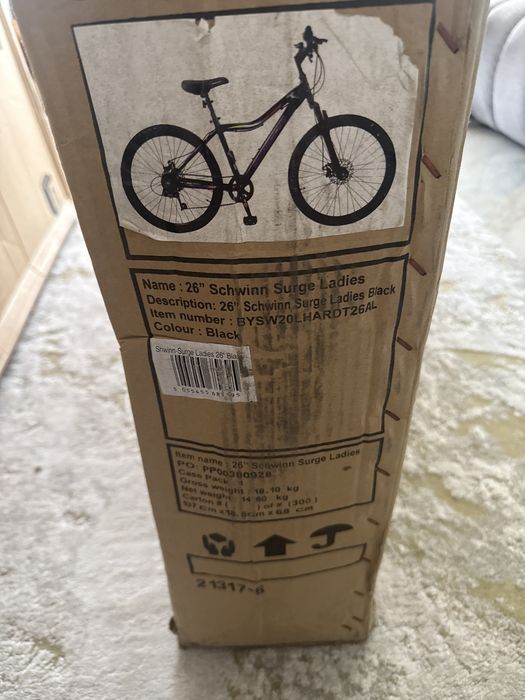 Bicicletă mountain bike pentru adulti Schwinn Surge, roți de 26 de inchi, cadru din aliaj de 17 inchi, unisex, 7 viteze, frâne pe disc, noua