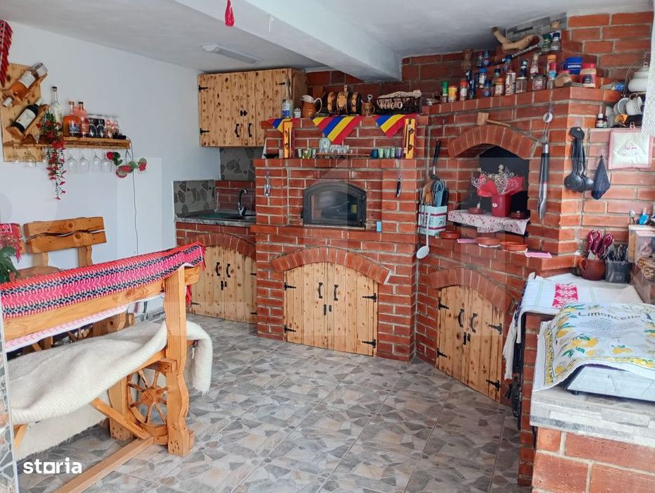 Casa cu 6 camere, 205 mp, teren 502 mp, Chichis