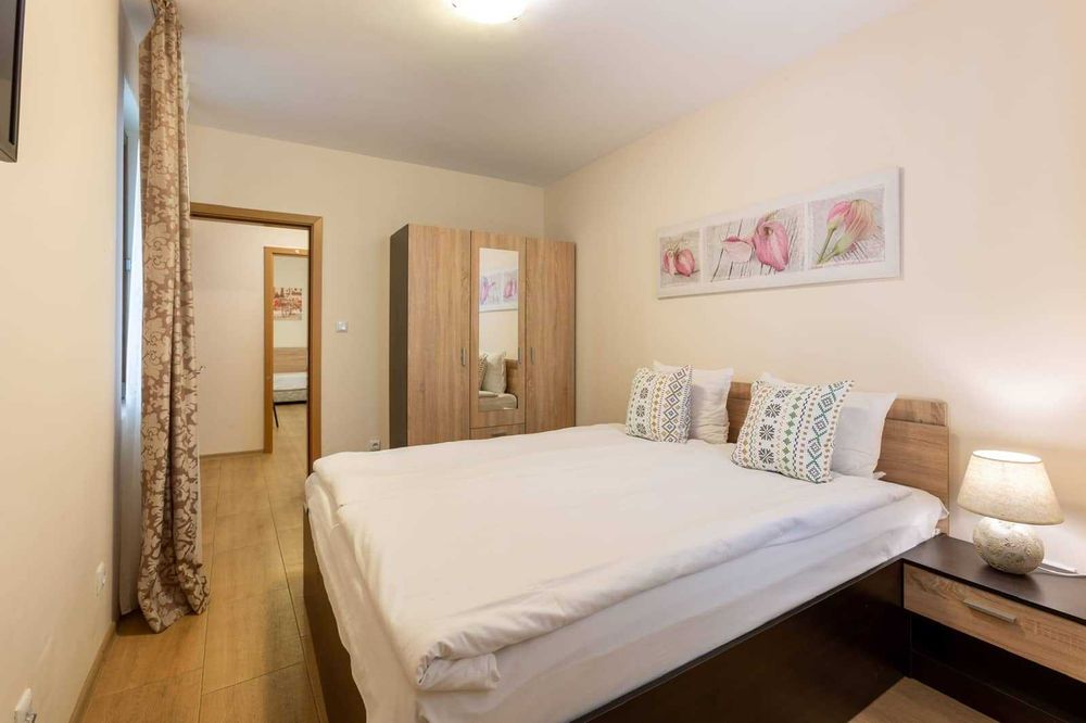 Дава се под наем Двустаен апартамент в Бургас, Център - 52 кв.м за 300 € - Снимка #1