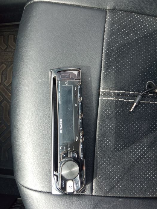 Продам недорого автомагнитолу