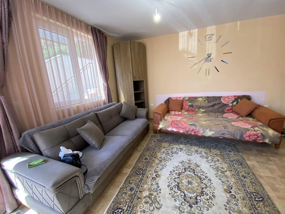 Дава се под наем Тристаен апартамент в Варна, Бриз - 100 кв.м за 650 € - Снимка #1