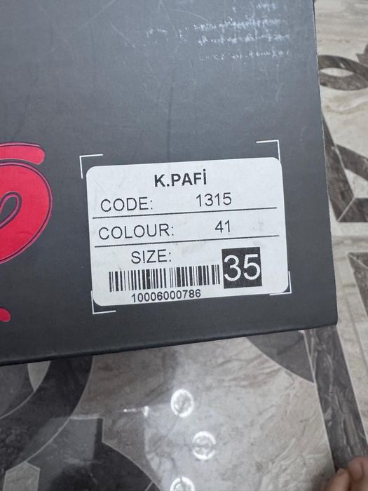 Туфли на девочку.