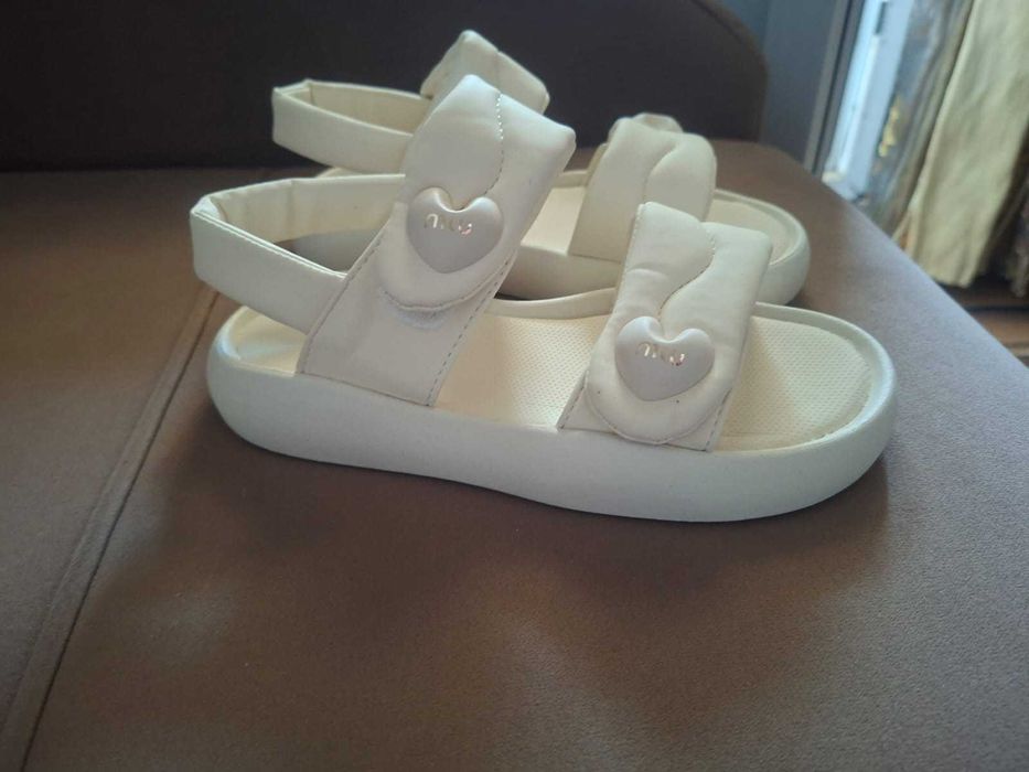 Продам сандали на девочку