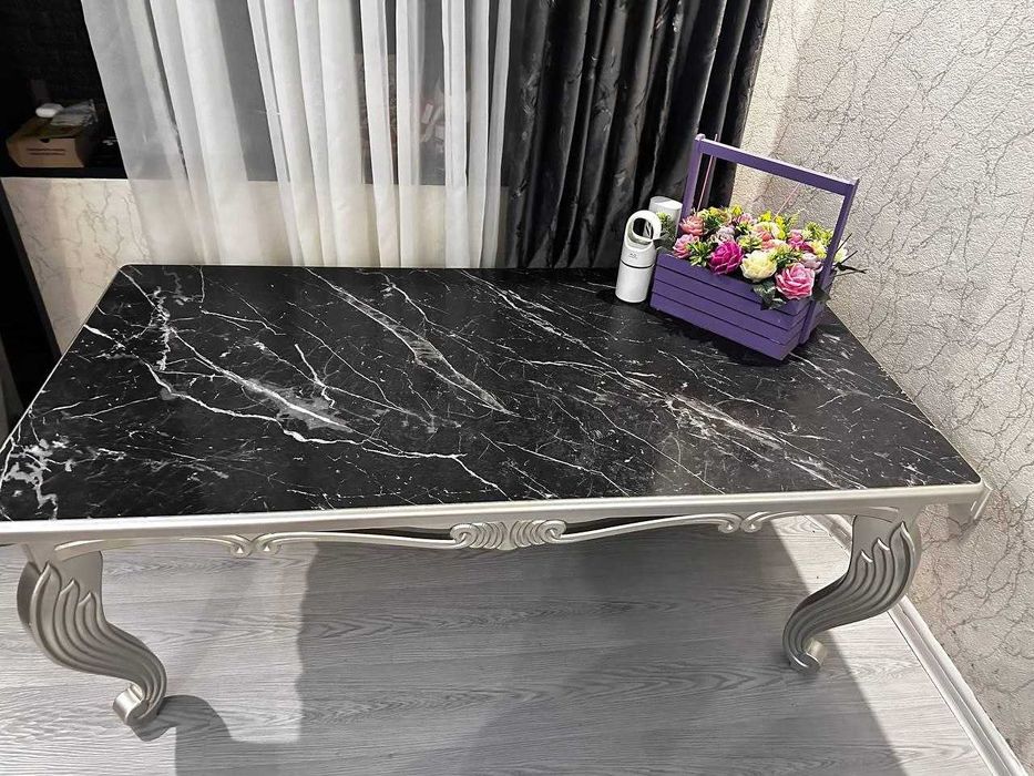 Стол для гостиной